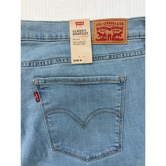 Levi's Women's Classic Boot Cut Jeans Blue Size 24W Denim Light Medium Wash - Picture 5 of 9